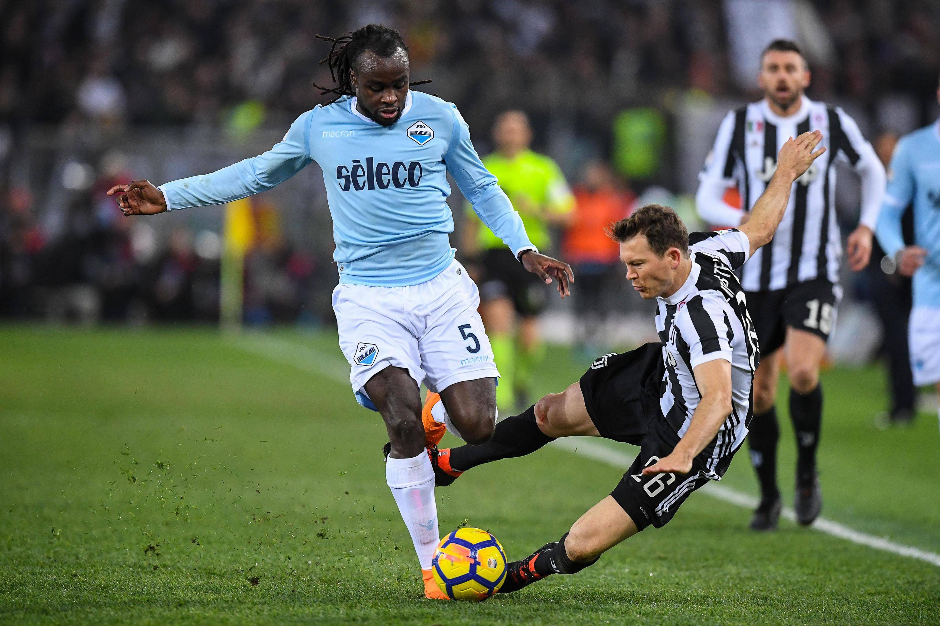 包含尤文图斯客场战平拉齐奥,暂时领跑积分榜的词条 包含尤文图斯客场战平拉齐奥,暂时领跑积分榜的词条