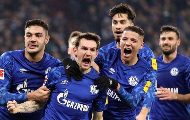 沙尔克球迷呼吁球队在接下来的比赛中找回胜利的节奏