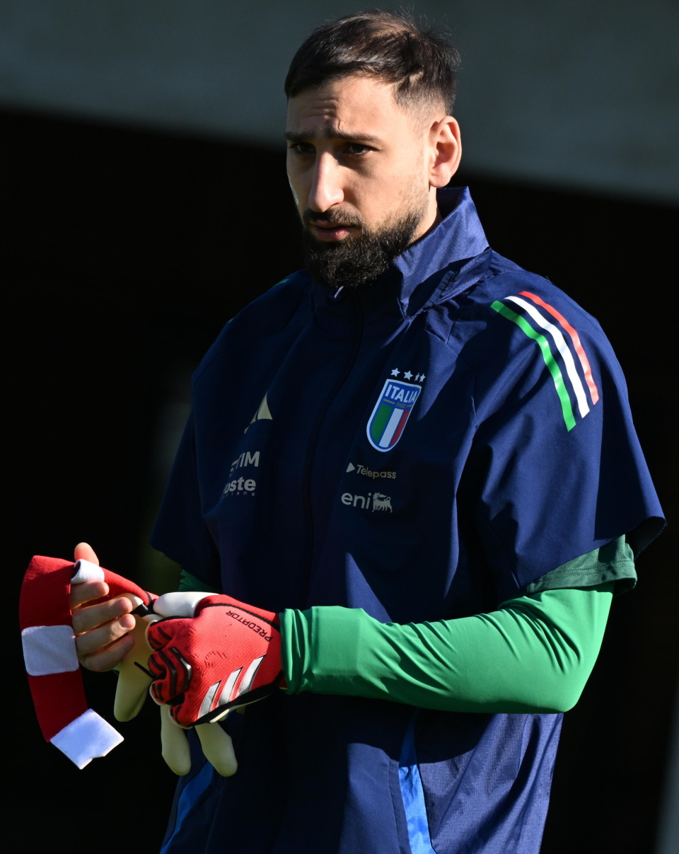 巴塞罗那备战欧国联小组赛，全队迎接挑战