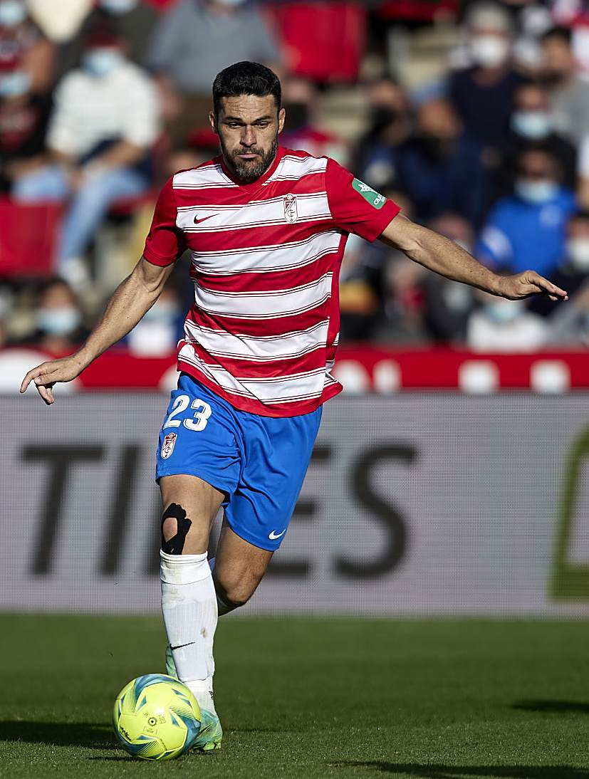 关于巴伦西亚客场逆袭，反超榜首位置的信息