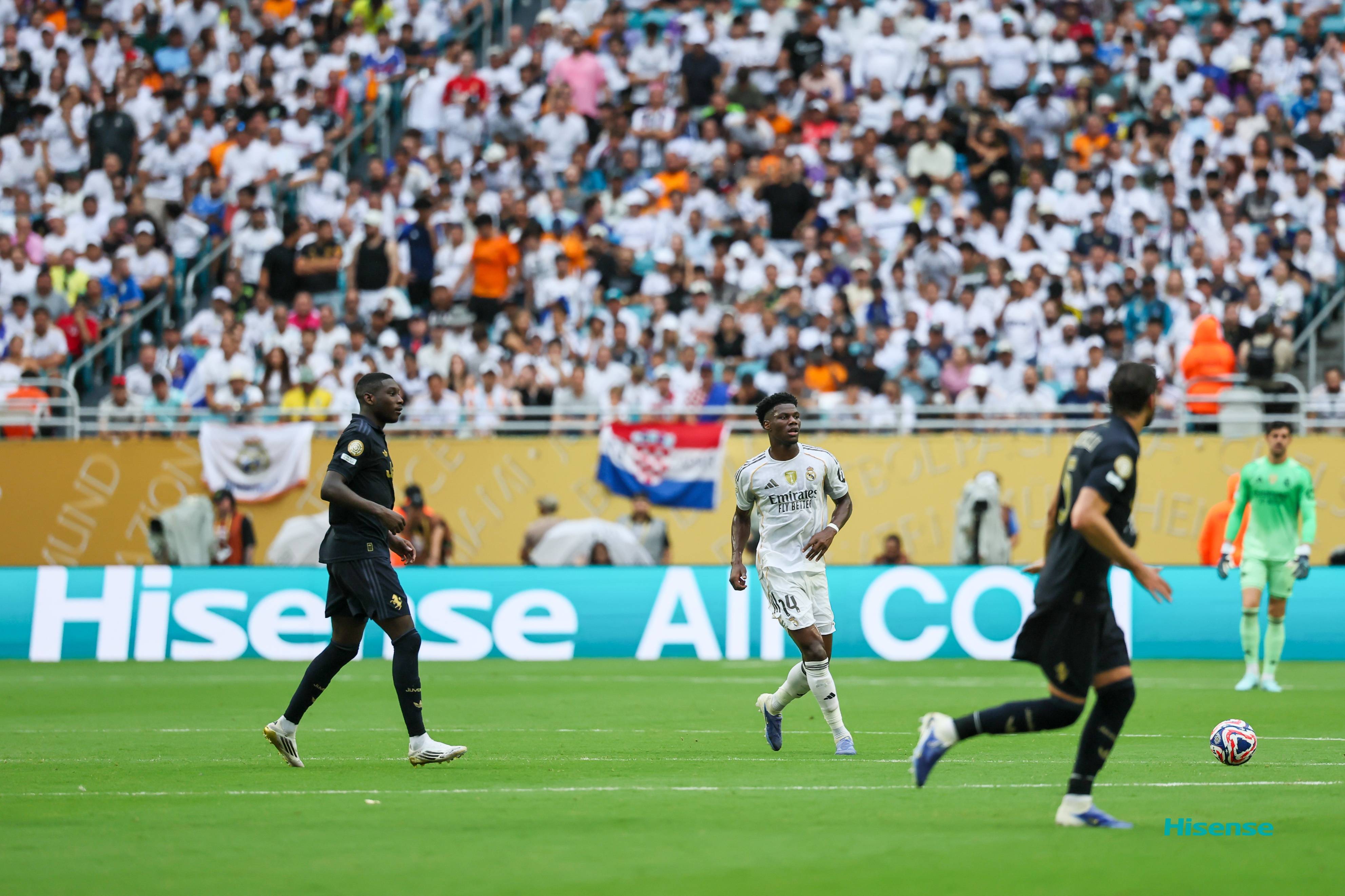 关于皇马门将神勇扑救,帮助球队保持不败的信息 关于皇马门将神勇扑救,帮助球队保持不败的信息