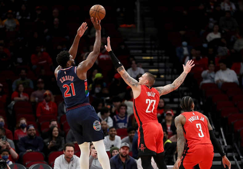 火箭力克山猫，豪取七连胜