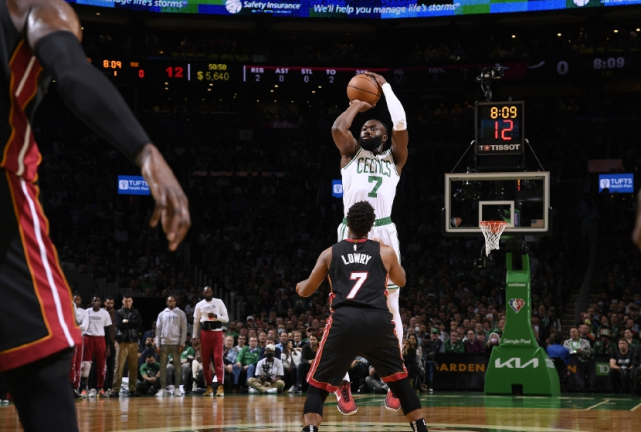 热火大逆转!奥拉迪波砍下关键一球,球队绝杀 热火大逆转!奥拉迪波砍下关键一球,球队绝杀