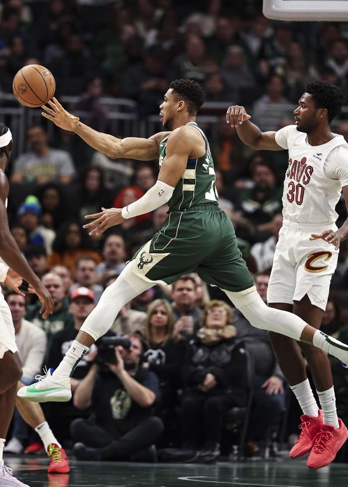 关于雄鹿险胜骑士,字母哥绝杀砍29分,小加索尔的信息 关于雄鹿险胜骑士,字母哥绝杀砍29分,小加索尔的信息