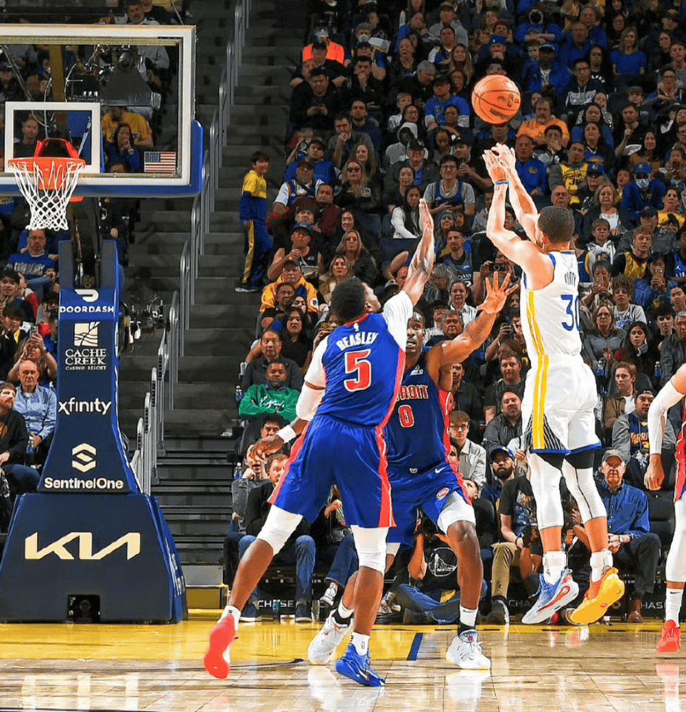 活塞主场战胜勇士,格林表现抢眼 活塞主场战胜勇士,格林表现抢眼