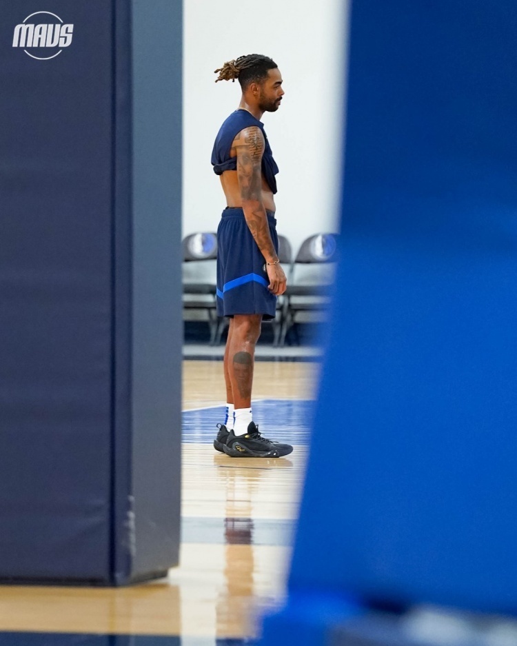 尼克斯擒独行侠，拉塞尔造苦吞痛失绝杀的简单介绍