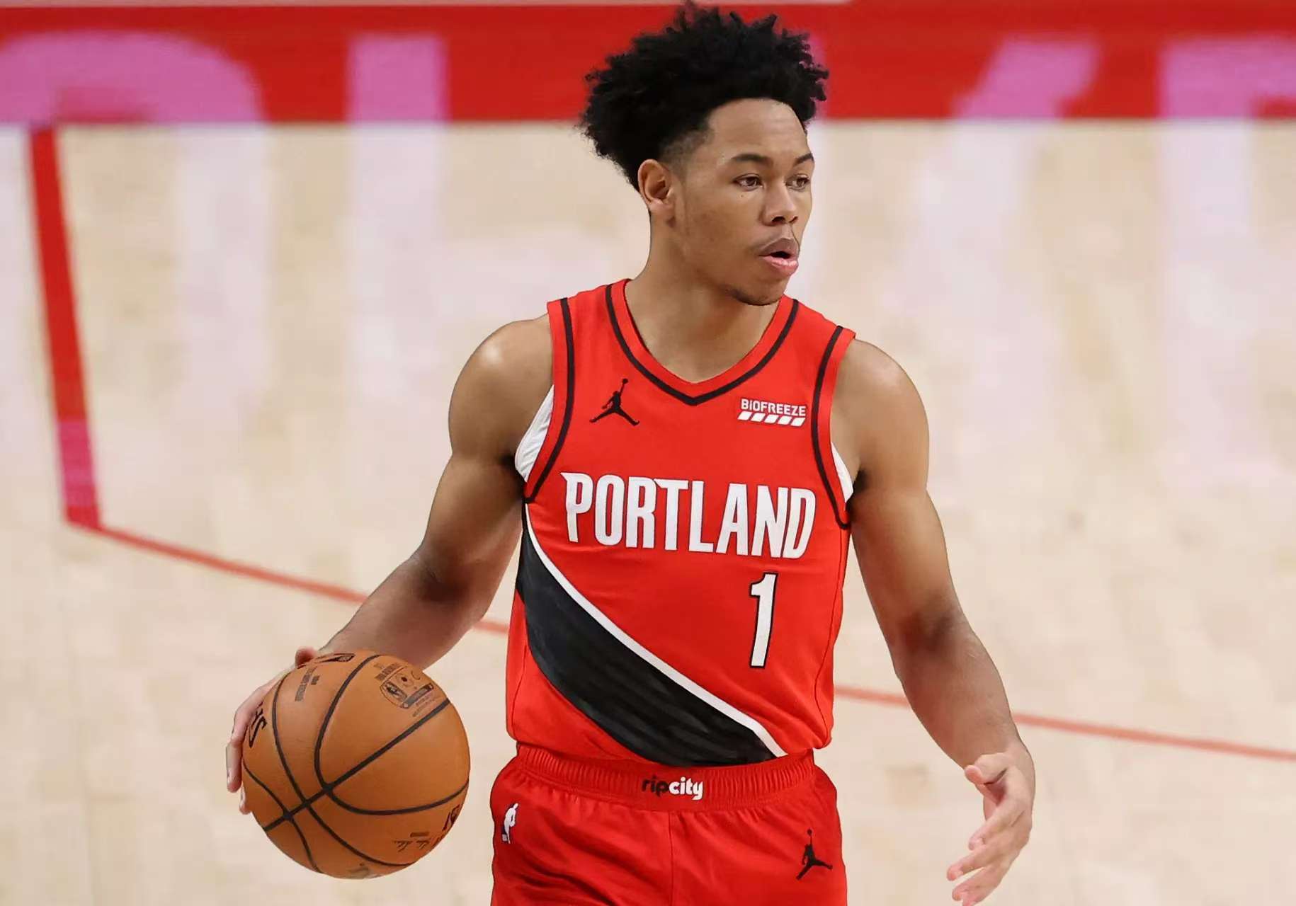 开拓者战胜太阳，全队发挥出色