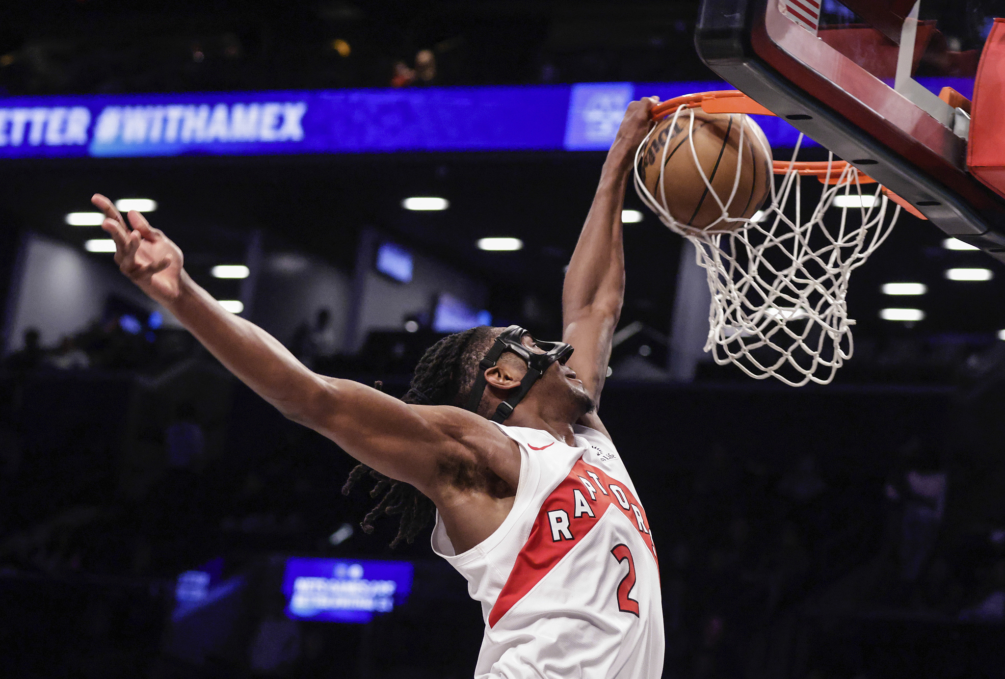 骑士客场力克马刺，取得与胜