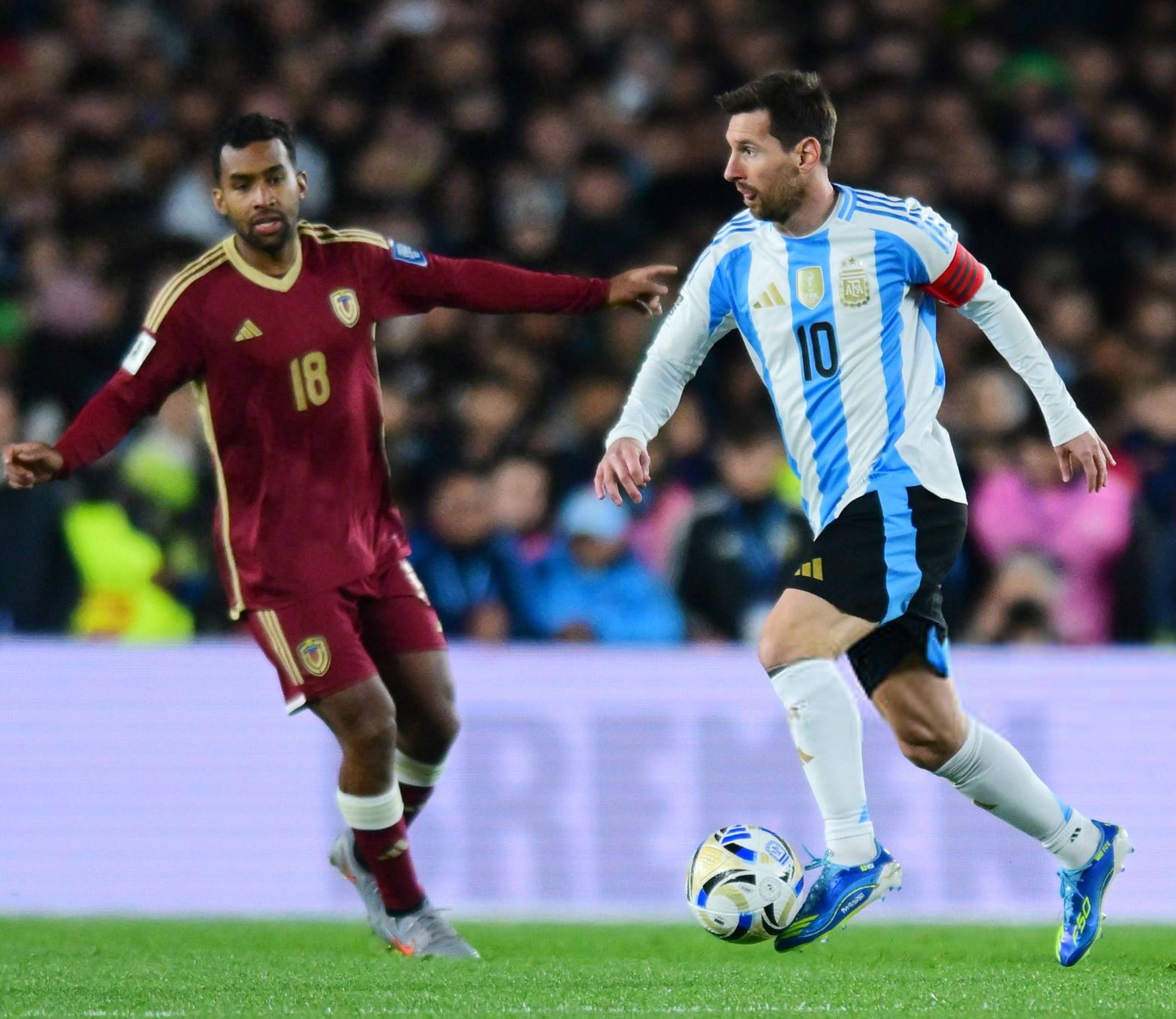 巴黎圣日耳曼1-0战胜曼联,梅西首秀立功 巴黎圣日耳曼1-0战胜曼联,梅西首秀立功