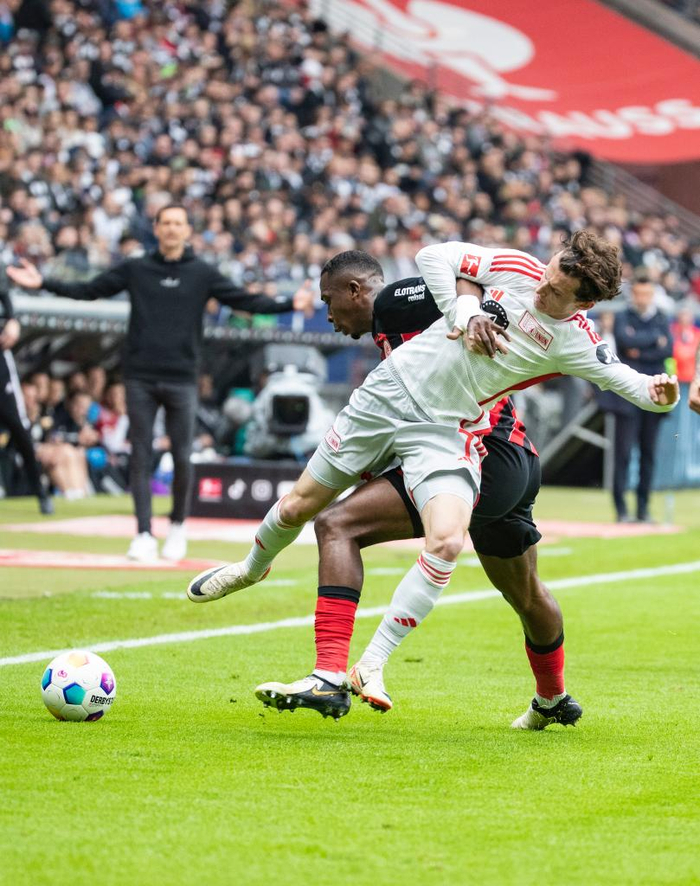 用法兰克福客场战平云达不莱梅,艰难拿分令双方球迷欢呼雀跃 用法兰克福客场战平云达不莱梅,艰难拿分令双方球迷欢呼雀跃