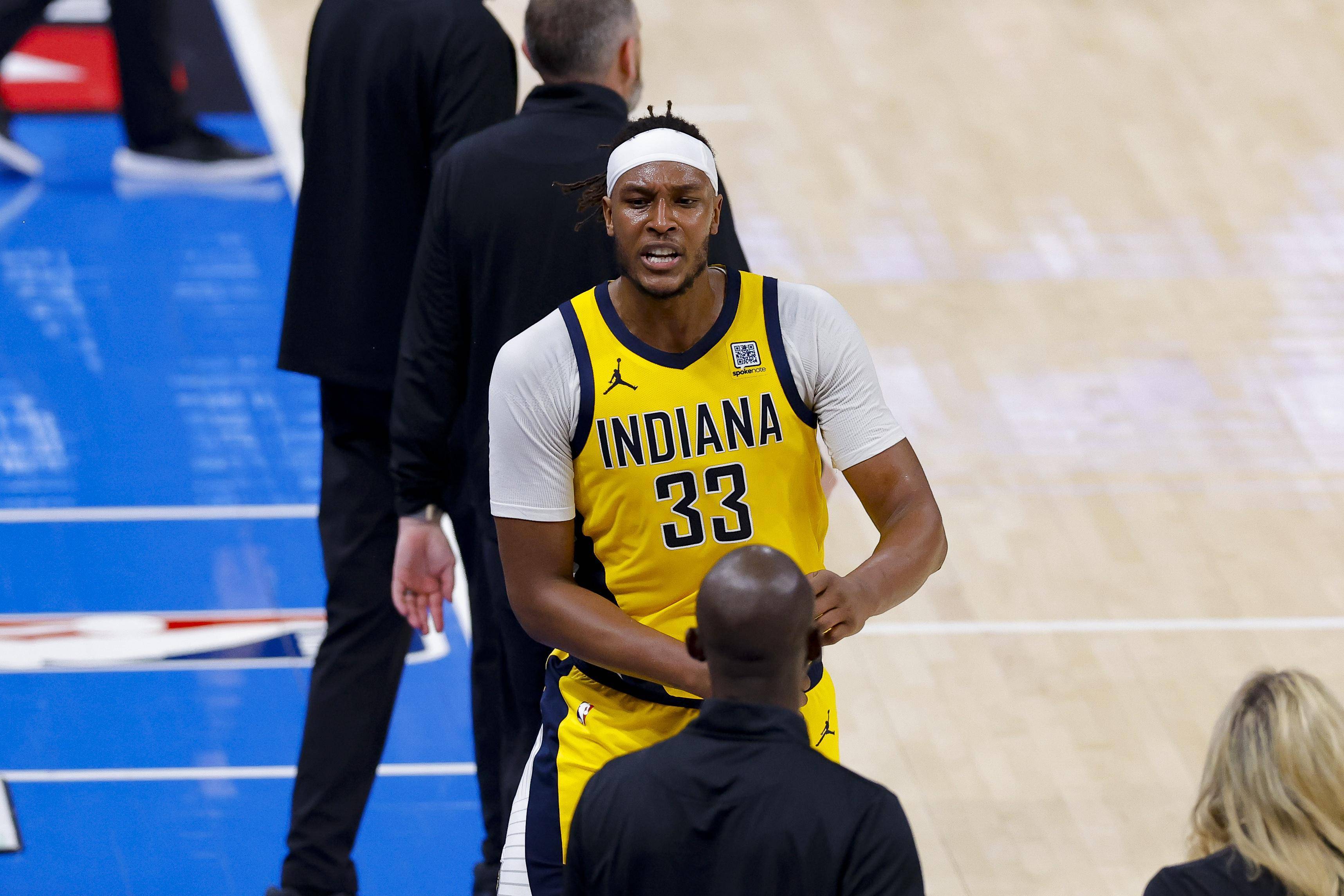 鹈鹕惊险战胜活塞，保持不败