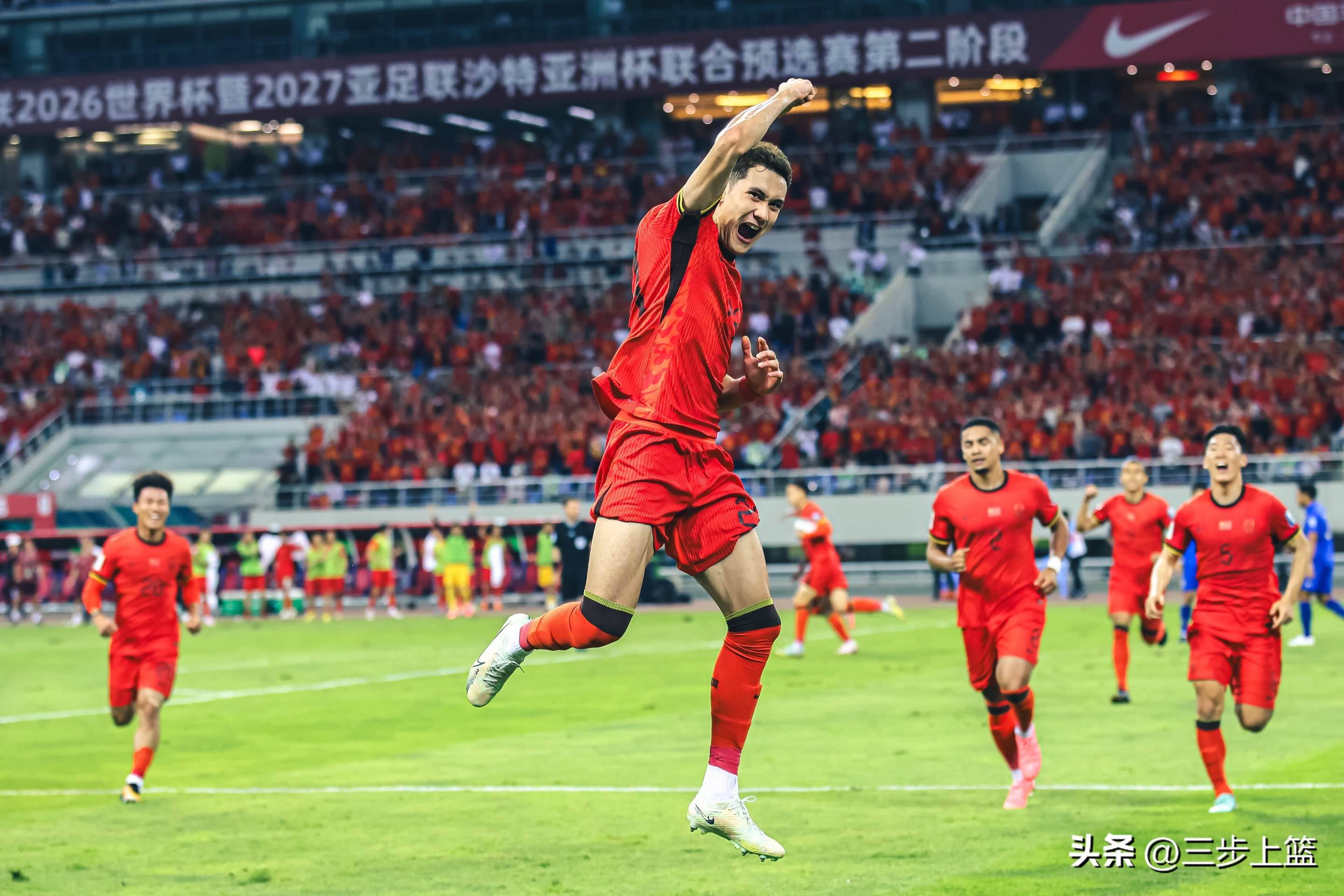 欧预赛球员身手敏捷，比赛节奏迅猛的简单介绍