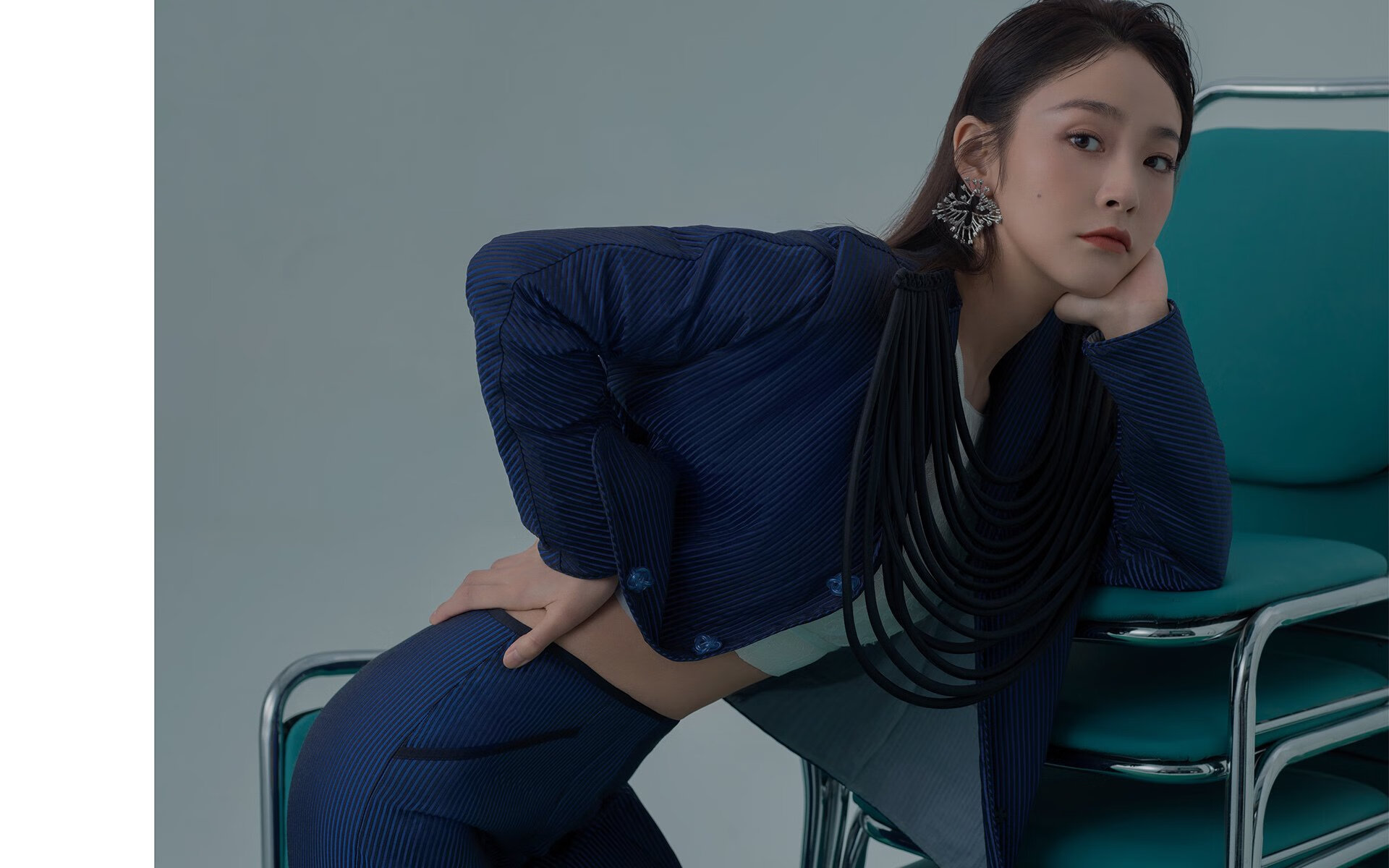 赛道与球场的双重奏鸣，乔治的接管艺术